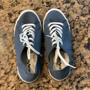 Seavees blue Monterey sneakers women’s size 9